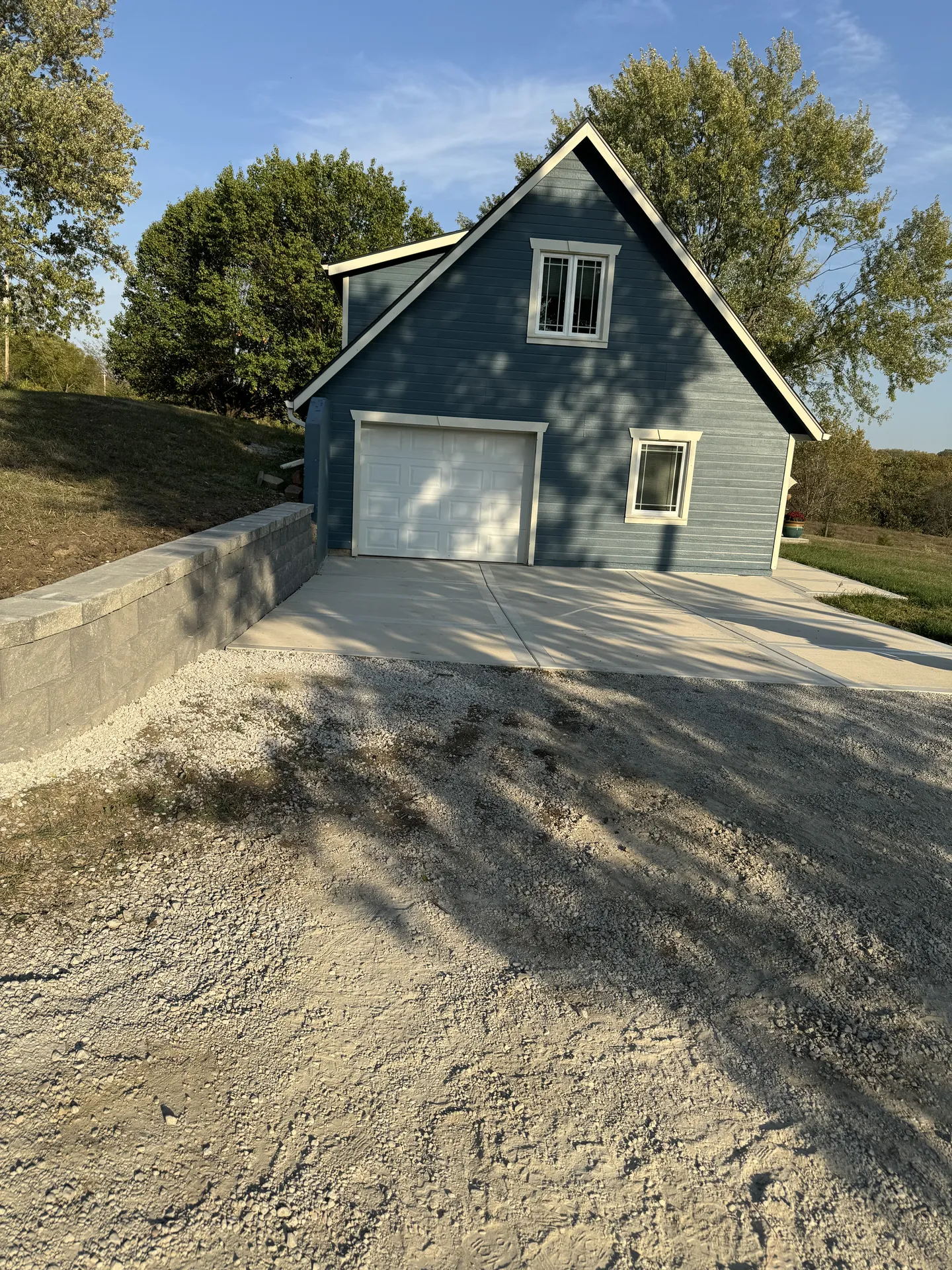 Retaining wall with gravel parking area
