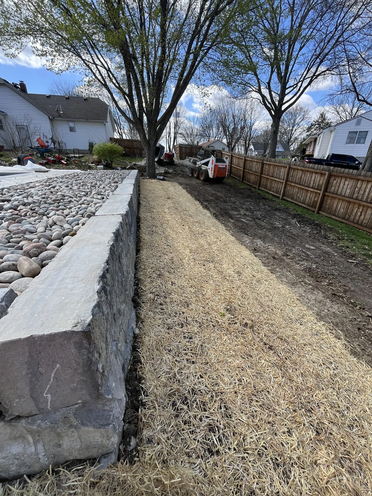 Long curb-style retaining wall